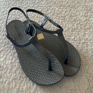 Thong Sandals  Size 39 NWOT.